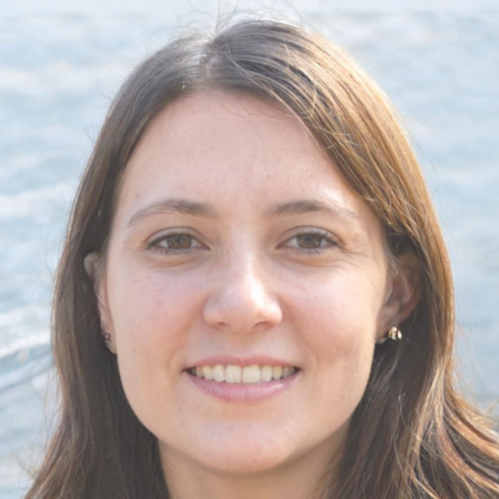 Zufriedene Nutzerin der Finanzplattform